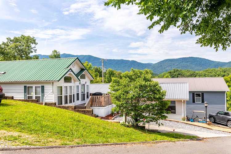 416 Mountain Thrush Dr Townsend, TN 37882 | MLS 1084872 Photo 1