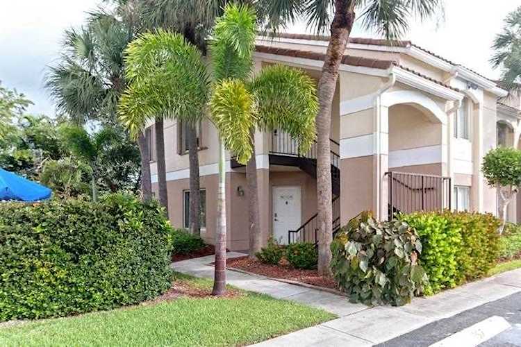 815 W Boynton Beach Boulevard #13-201 Boynton Beach, FL 33426