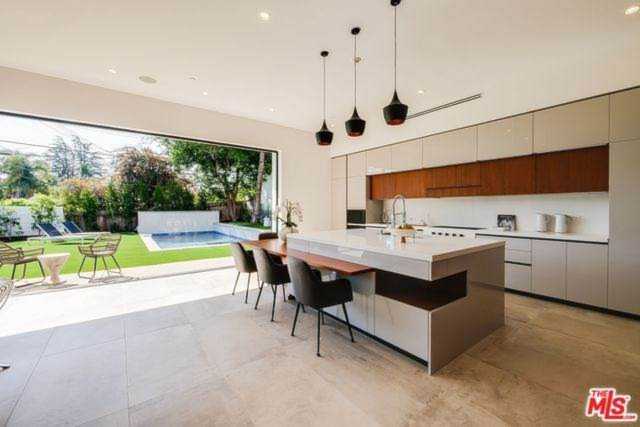 10550 Kinnard Avenue, Los Angeles, CA 90024 | MLS# 19527990 Photo 1