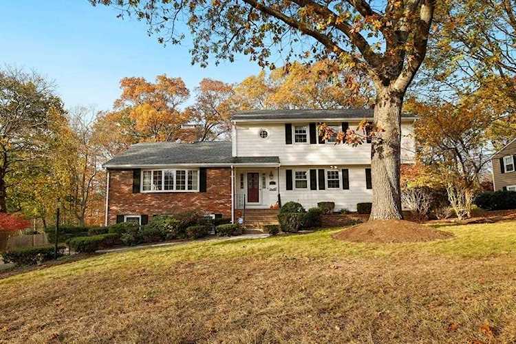 44 Summit Ridge Dr, Braintree, MA 02184 - $765,000 - MLS#72589886 Photo 1