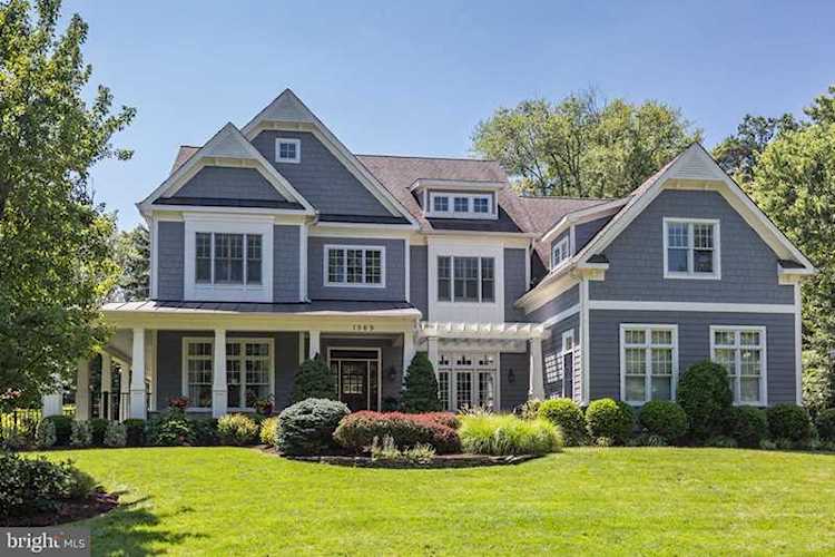 1909 Macarthur Dr Mclean, VA 22101