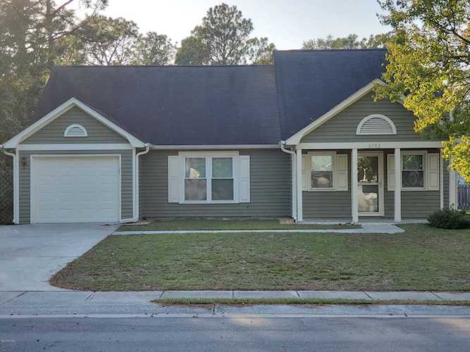 Home For Sale At 6702 Rushwood Court, Wilmington NC in Weatherwood Photo 1