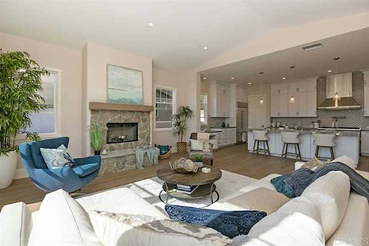 3766 Highland Dr Carlsbad, CA 92008