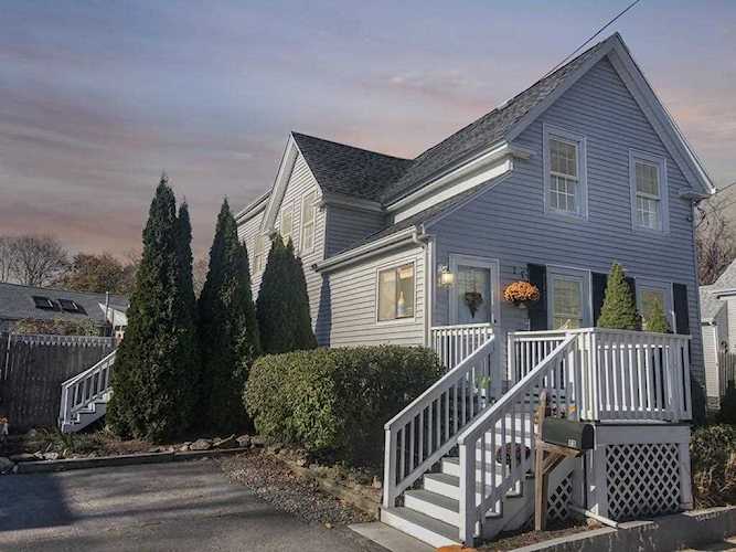 Salisbury, 13 Lincoln Ave, MA, home for sale Photo 1