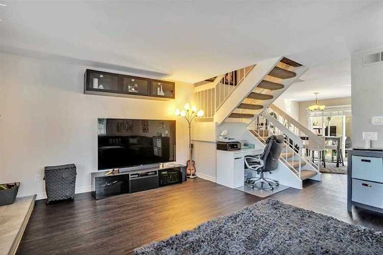 6870 Pear Tree Carlsbad, CA 92011