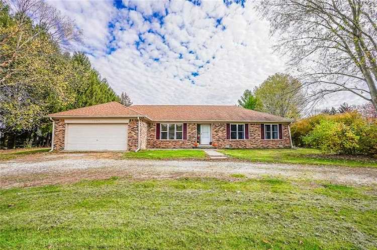 1207 S Heron Drive E New Palestine, IN 46163 | MLS 21680029 Photo 1
