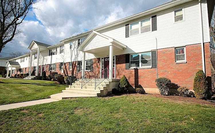 99 Colonial Cir #B Chicopee, MA 01020 | MLS 72588776 Photo 1