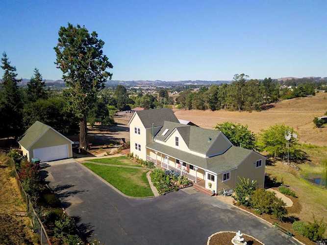 1802 Wagner Lane Petaluma, CA 94954 | MLS 21924604 Photo 1