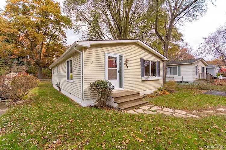991 N Park St Highland Twp, MI 48356 | MLS 219114326 Photo 1