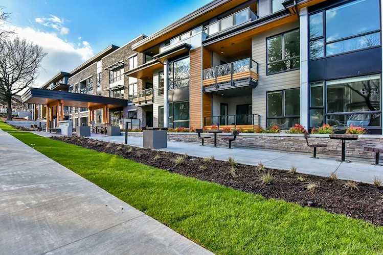 3365 E 4th Avenue #402 Vancouver, BC V5M 0E7