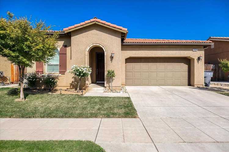 10534 N Whitney Fresno, CA 93730 | MLS 52208853 Photo 1