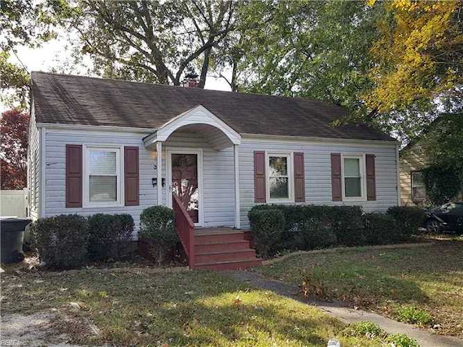 33 Crestwood Circle Hampton, VA 23669 | MLS 10290598 Photo 1