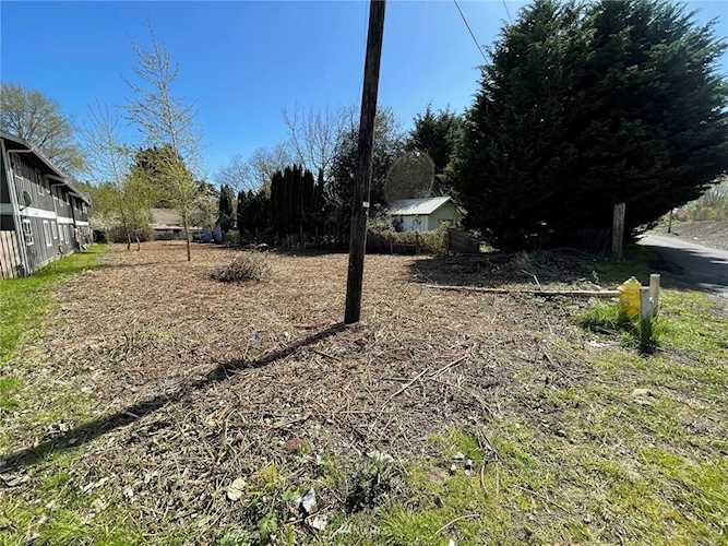 1106 Wood Ave Kelso, WA 98626