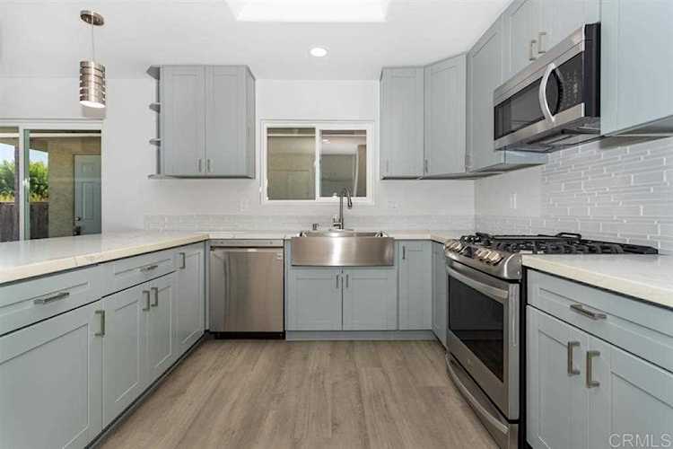 3142 Camino Crest Oceanside, CA 92056