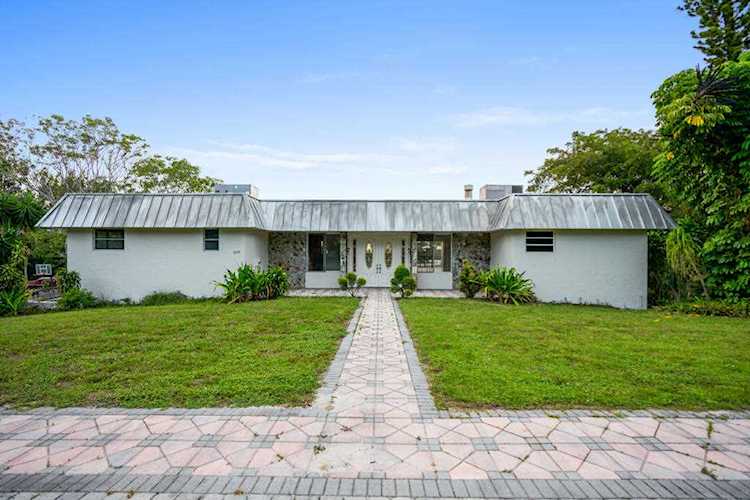 6555 Shangri La Lane Lake Worth, FL 33462