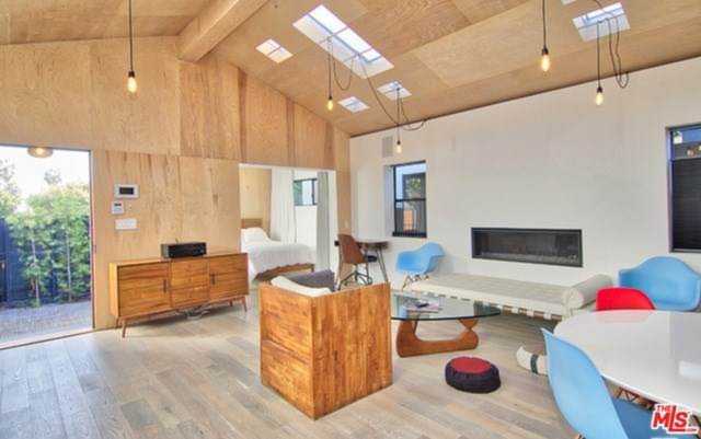 1003 Main Street Venice, CA 90291