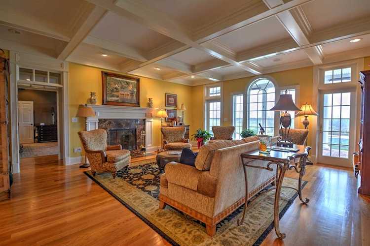 3022 Oak Hill Lane Versailles, KY 40383