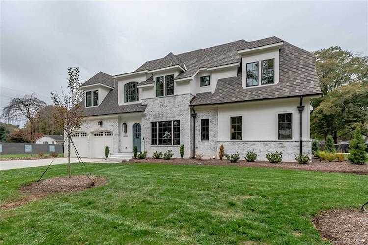 4700 Woodlark Ln Charlotte, NC 28211
