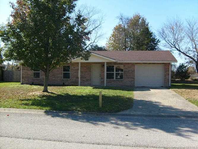 306 Officers Ln Henryville, IN 47126
