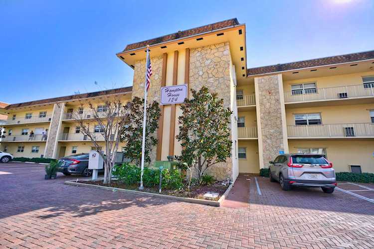 124 Shore Court #205 North Palm Beach, FL 33408