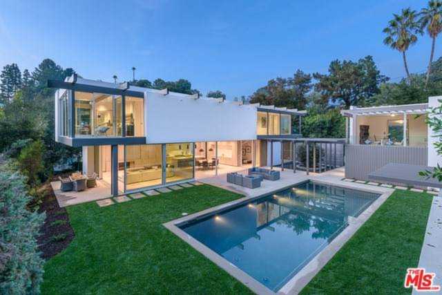 15520 Hamner Drive Los Angeles, CA 90077