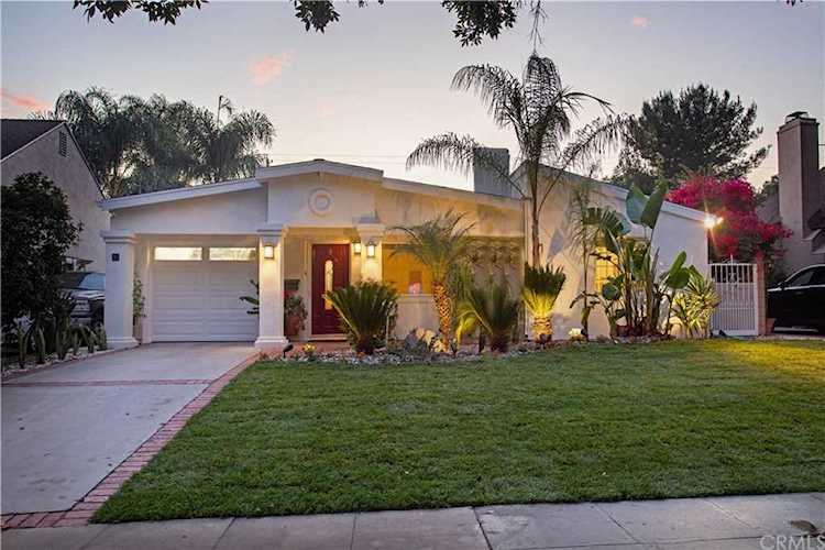 411 N Beachwood Drive, Burbank, CA 91506 | MLS #BB19238685 Photo 1