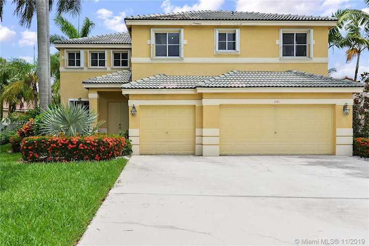 1441 Thrush Ct Weston, FL 33327