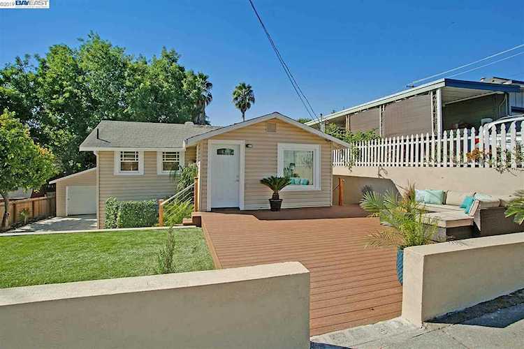 2608 Monterey Ave Martinez, CA 94553 | MLS 40881422 Photo 1