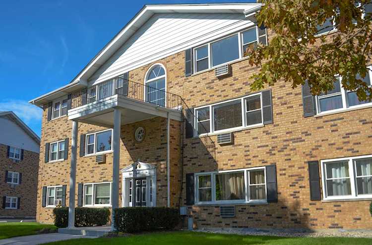 8802 45th Place #10 Brookfield, IL 60513 | MLS 10550406 Photo 1