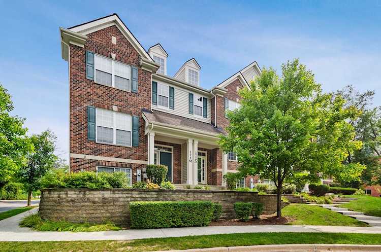 172 N East River Rd N #N Des Plaines, IL 60016