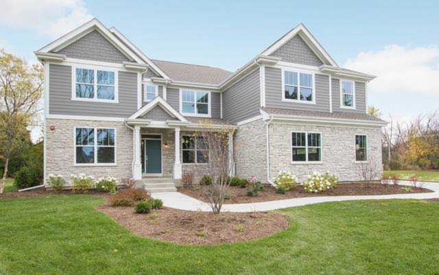 2 Alexandra Dr Mettawa, IL 60048