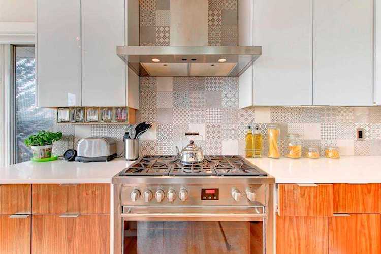 8909 34 Avenue SW Calgary, AB T3H 4H3