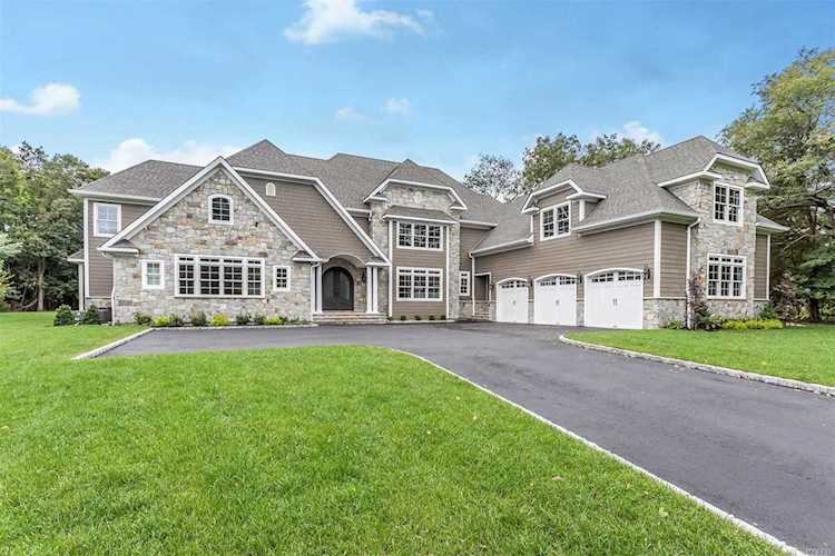 14 Meadow Glen Rd Fort Salonga, NY 11768 | MLS 3182076 Photo 1