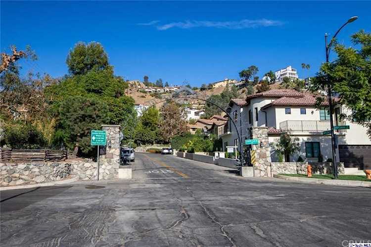 736 Country Club Drive Burbank, CA 91501