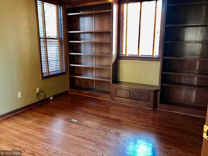 788 Woodridge Court Mahtomedi, MN 55115