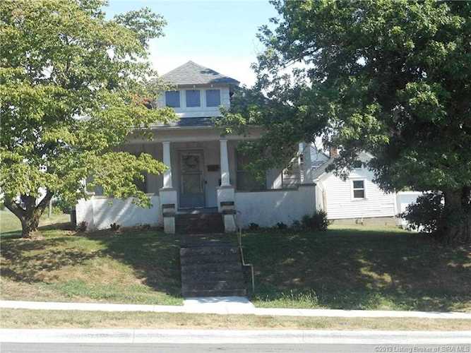 405 W Market St Salem, IN 47167