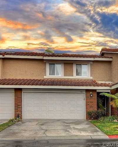 7801 Seabreeze Drive Huntington Beach, CA 92648