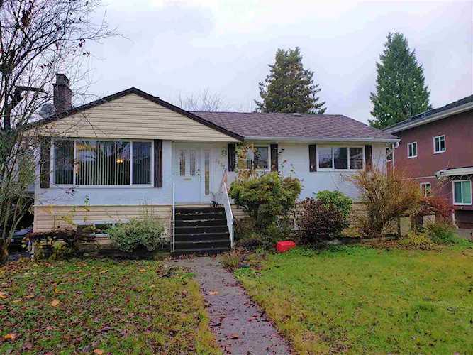 8455 14th Avenue Burnaby, BC V3N 2C5