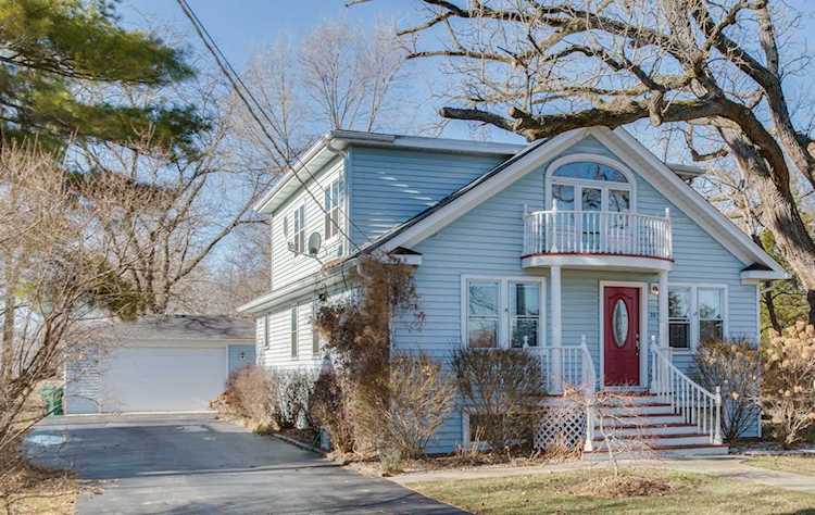 20 Oak Lane Dr Lake Villa, IL 60046