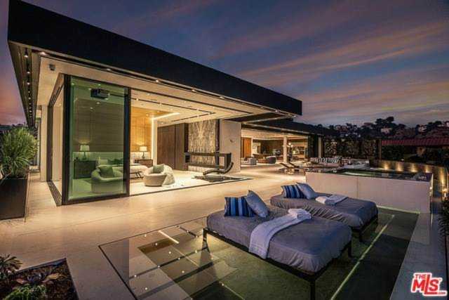 1561 Blue Jay Way Los Angeles, CA 90069