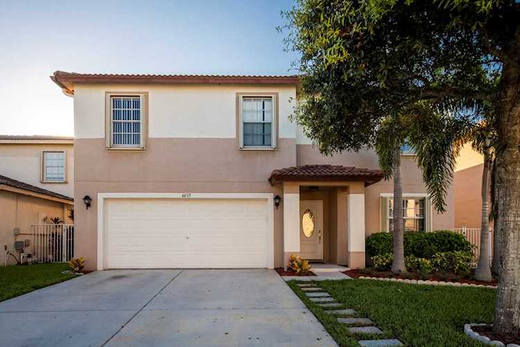 6635 Rainwood Cove Lane Lake Worth, FL 33463