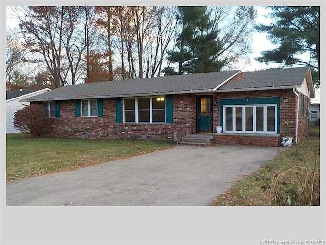 135 E Larry Ln Scottsburg, IN 47170