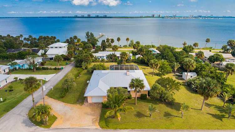 107 Springhill Drive Jensen Beach, FL 34957
