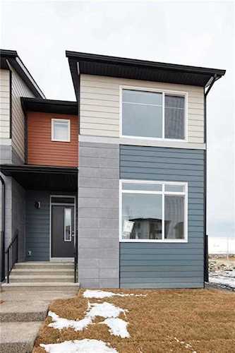 61 Walcrest Gate SE Calgary, AB T2X 4G2