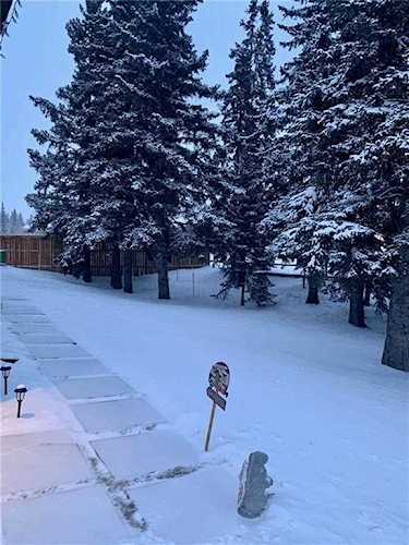 6 Strathridge Calgary, AB T3H 0A1