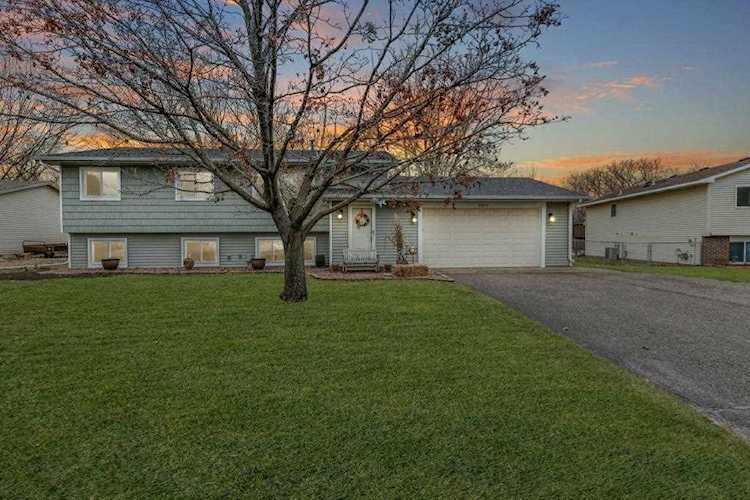 10870 Hummingbird Street NW Coon Rapids, MN 55433