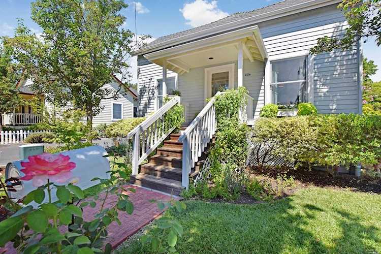 1152 Eggleston Street Napa, CA 94559 | MLS 21922436 Photo 1