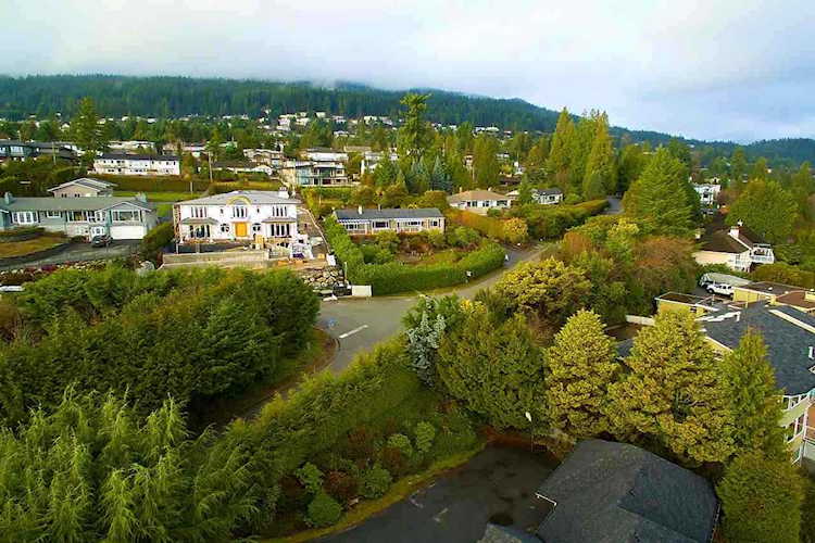 910 Eyremount Drive West Vancouver, BC V7S 2B3