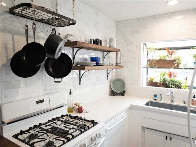 11634 Gorham Avenue #206 Brentwood, CA 90049