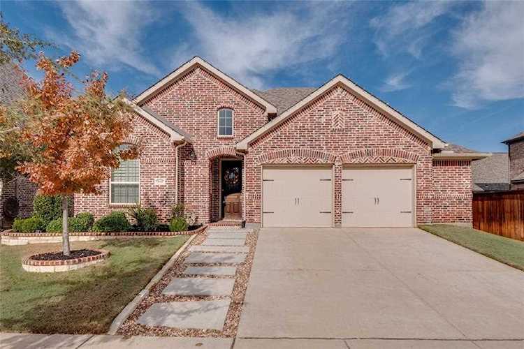 1617 Golf Club Drive Lantana, TX 76226